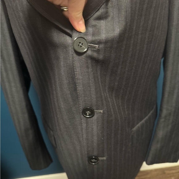 Ermenegildo Zegna Men's Black and Gray Pinstripe 3 Button Blazer - Picture 2 of 9
